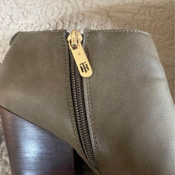 Tommy Hilfiger Ankle Boots, size 8 1/2‎ M - Picture 2 of 8